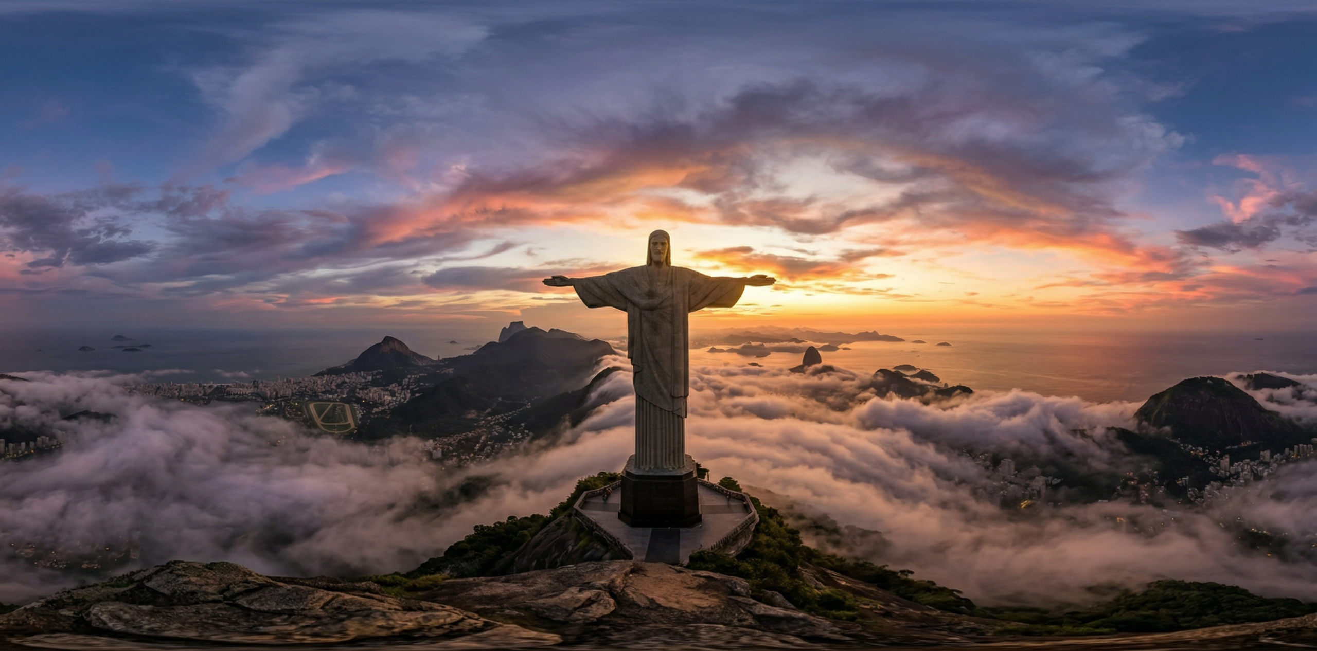 云巔神迹：巴西里约救世基督像与壮丽云海